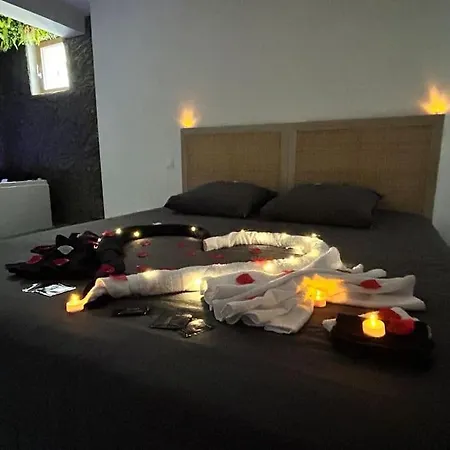 アパート Duplex Romantique Avec Jacuzzi Privatif ペルピニャン