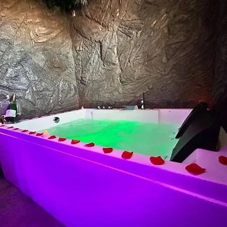 Duplex Romantique Avec Jacuzzi Privatif