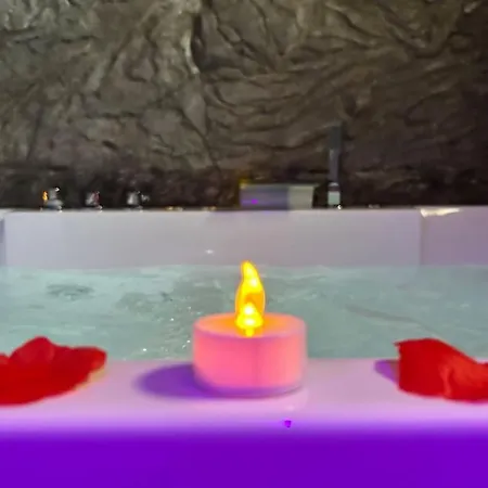 アパート Duplex Romantique Avec Jacuzzi Privatif ペルピニャン