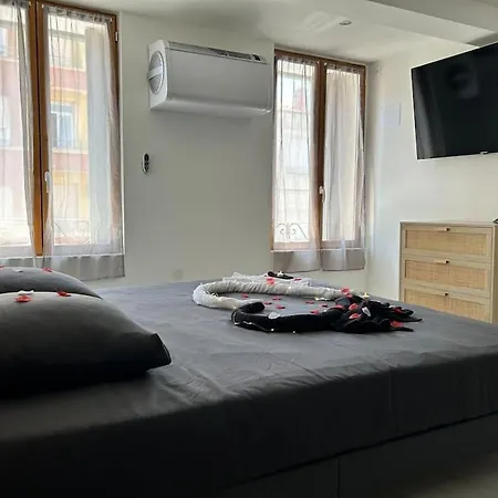 Duplex Romantique Avec Jacuzzi Privatif アパート