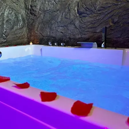 アパート Duplex Romantique Avec Jacuzzi Privatif ペルピニャン