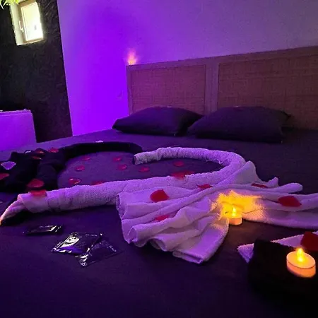 Duplex Romantique Avec Jacuzzi Privatif アパート