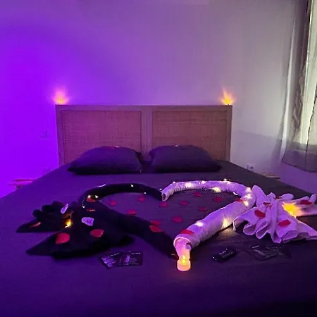 Duplex Romantique Avec Jacuzzi Privatif アパート *