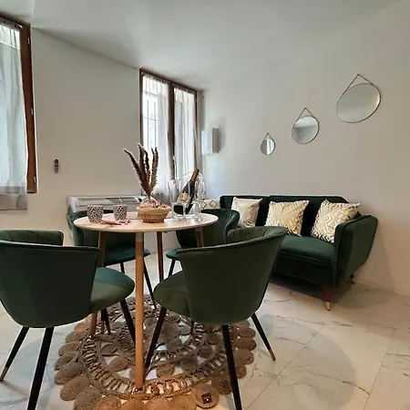 Duplex Romantique Avec Jacuzzi Privatif アパート ペルピニャン