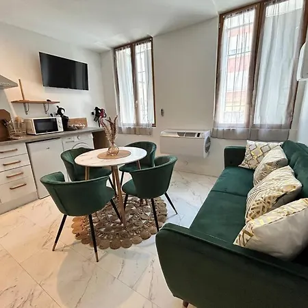 Duplex Romantique Avec Jacuzzi Privatif * ペルピニャン