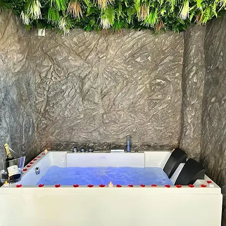 Duplex Romantique Avec Jacuzzi Privatif * ペルピニャン
